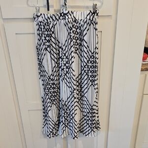 Black and White Pleated Geometric Women's Wide Leg Ankle Pants